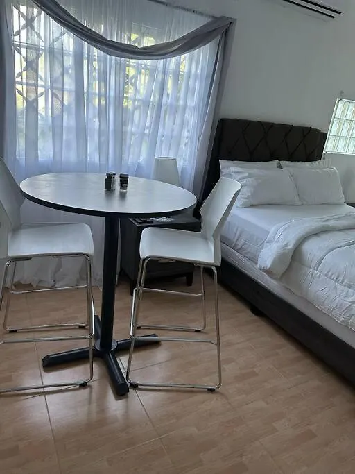 Eagles Nest Villa Studio Ac Tv Wifi Fan Luxury Modern Albion