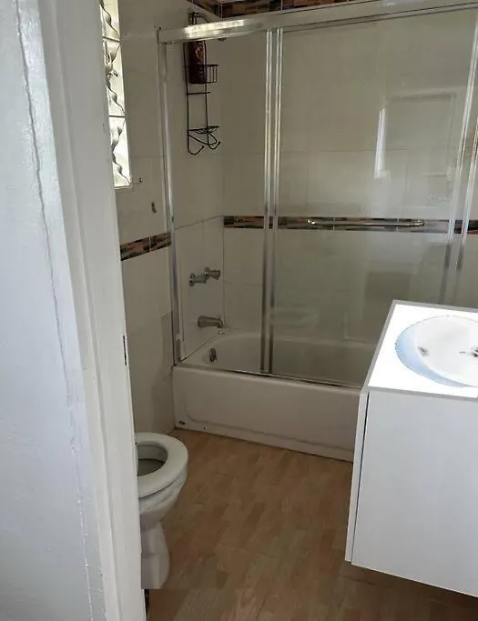 Eagles Nest Villa Studio Ac Tv Wifi Fan Luxury Modern Albion