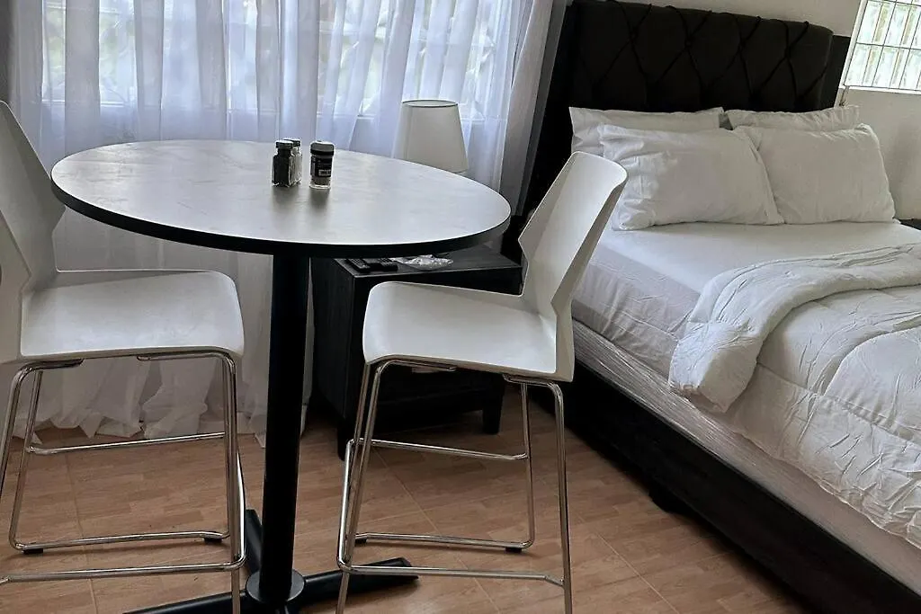 Eagles Nest Villa Studio Ac Tv Wifi Fan Luxury Modern Albion
