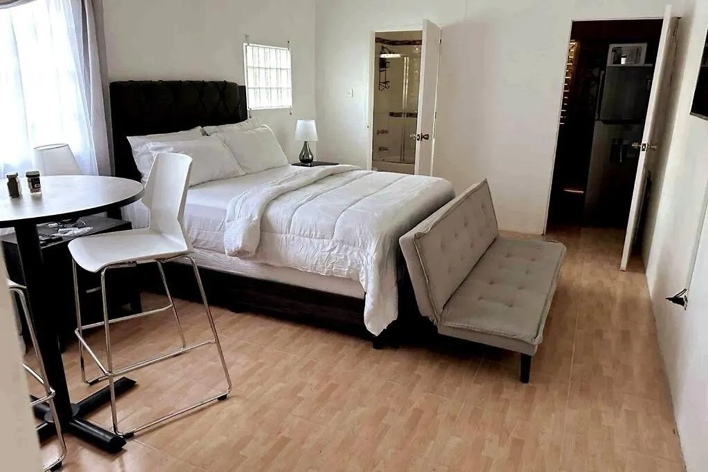 Eagles Nest Villa Studio Ac Tv Wifi Fan Luxury Modern Albion