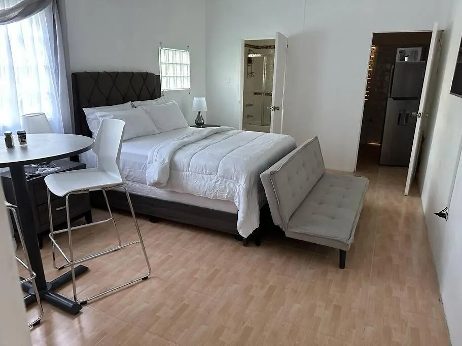 Eagles Nest Villa Studio Ac Tv Wifi Fan Luxury Modern Albion