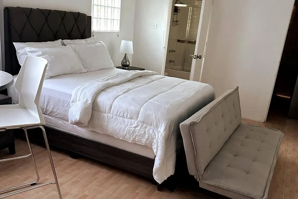 Eagles Nest Villa Studio Ac Tv Wifi Fan Luxury Modern Albion 0*,